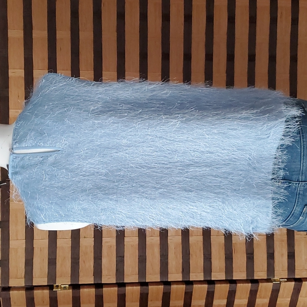 Vince Camuto Ice blue furry tank top - Picture 5 of 8